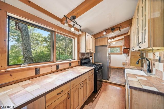 16 Allegheny Ave, West Milford Twp., NJ 07480