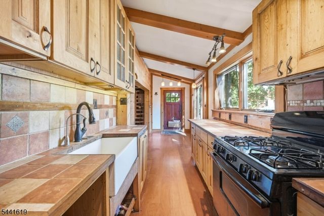 16 Allegheny Ave, West Milford Twp., NJ 07480