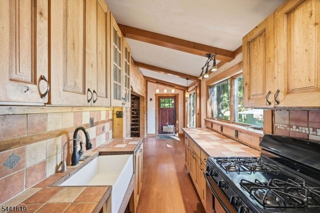 16 Allegheny Ave, West Milford Twp., NJ 07480