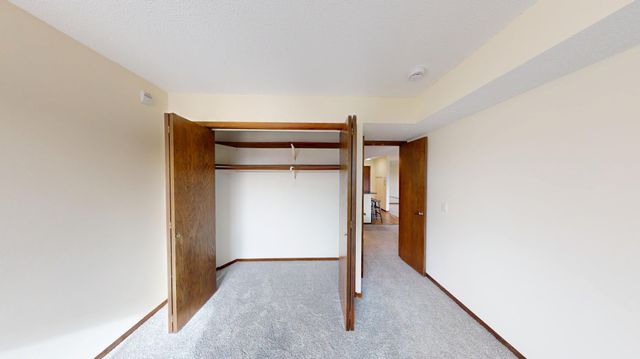 4710 58th Avenue N 301, Crystal, MN 55429