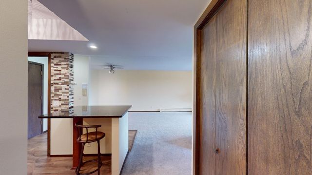 4710 58th Avenue N 301, Crystal, MN 55429