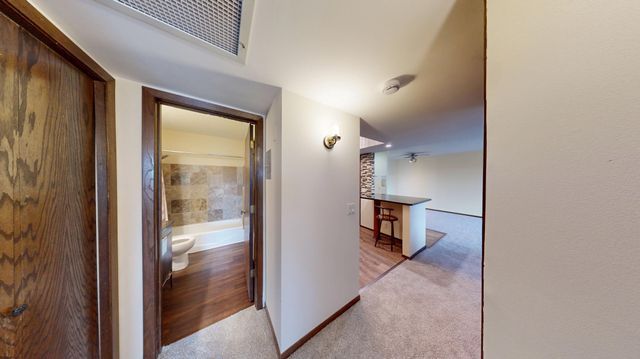 4710 58th Avenue N 301, Crystal, MN 55429