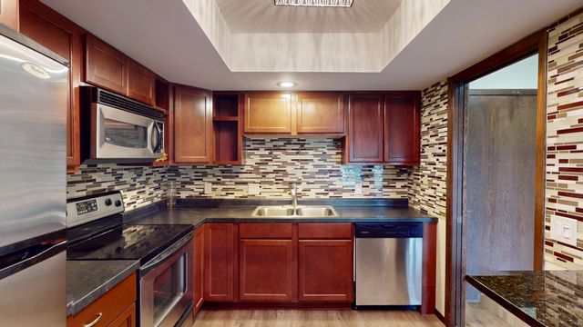 4710 58th Avenue N 301, Crystal, MN 55429