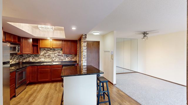 4710 58th Avenue N 301, Crystal, MN 55429