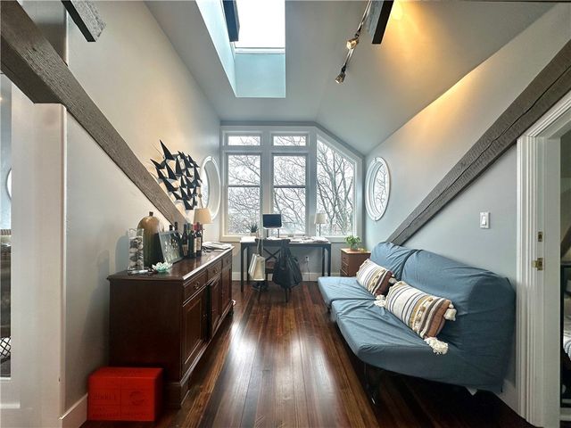 10 Young Street 3, Newport, RI 02840