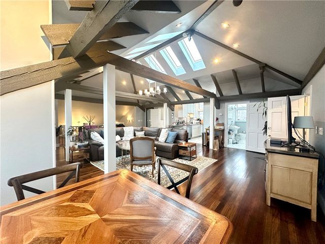 10 Young Street 3, Newport, RI 02840