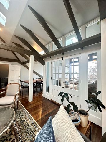 10 Young Street 3, Newport, RI 02840