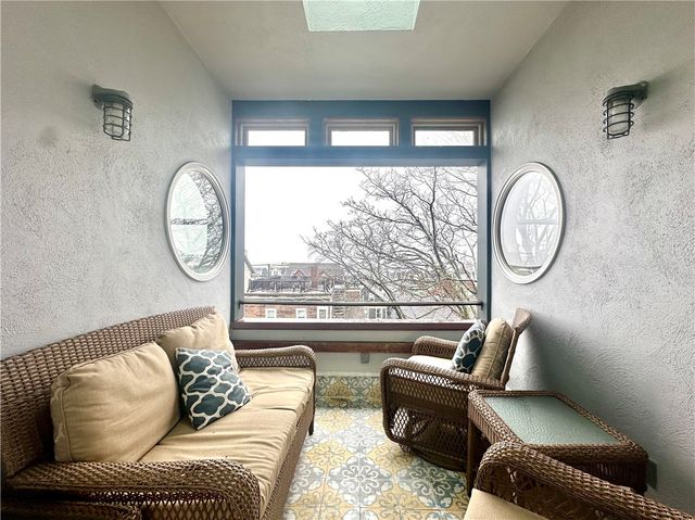 10 Young Street 3, Newport, RI 02840