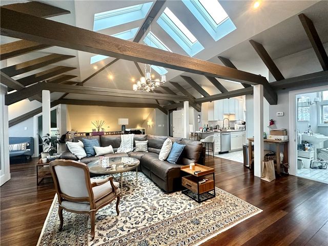 10 Young Street 3, Newport, RI 02840