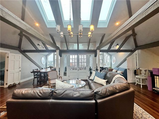 10 Young Street 3, Newport, RI 02840