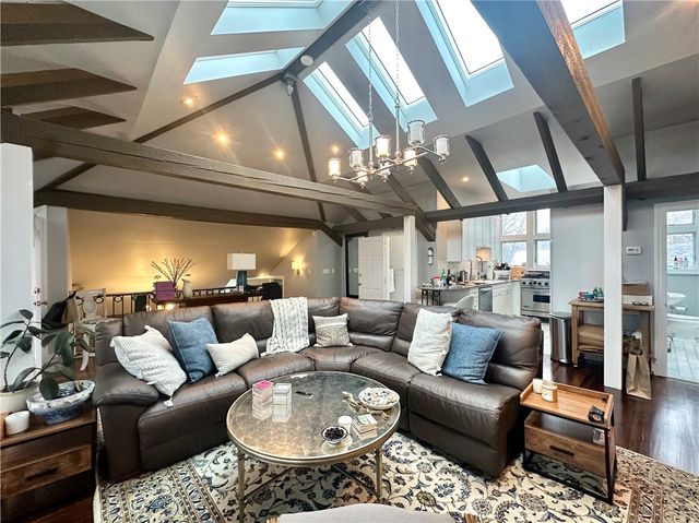 10 Young Street 3, Newport, RI 02840