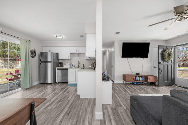 827 Blvd De L Orleans, Mary Esther, FL 32569