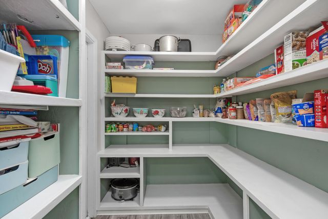 827 Blvd De L Orleans, Mary Esther, FL 32569