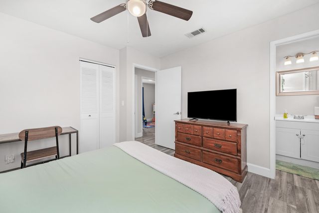 827 Blvd De L Orleans, Mary Esther, FL 32569