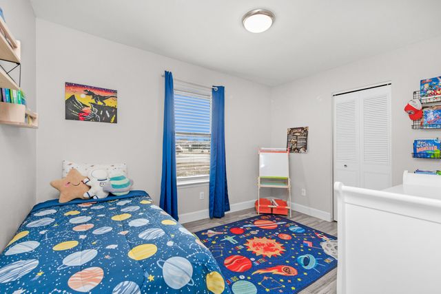 827 Blvd De L Orleans, Mary Esther, FL 32569