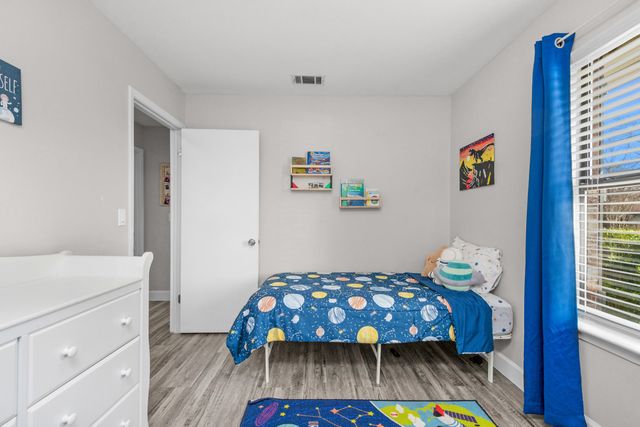 827 Blvd De L Orleans, Mary Esther, FL 32569