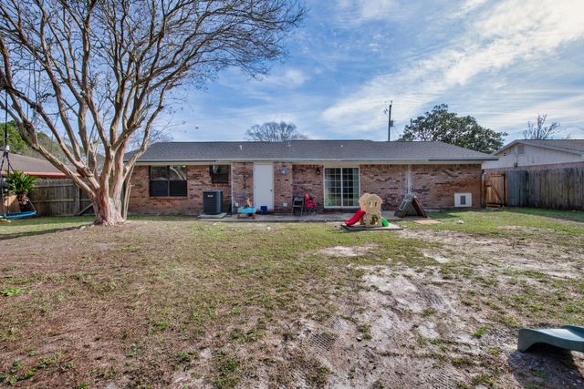 827 Blvd De L Orleans, Mary Esther, FL 32569