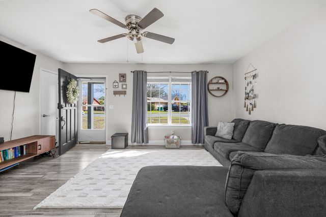 827 Blvd De L Orleans, Mary Esther, FL 32569