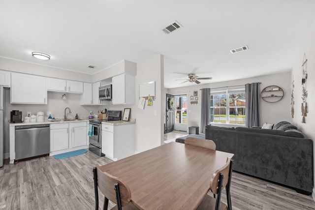 827 Blvd De L Orleans, Mary Esther, FL 32569