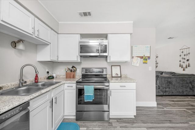 827 Blvd De L Orleans, Mary Esther, FL 32569