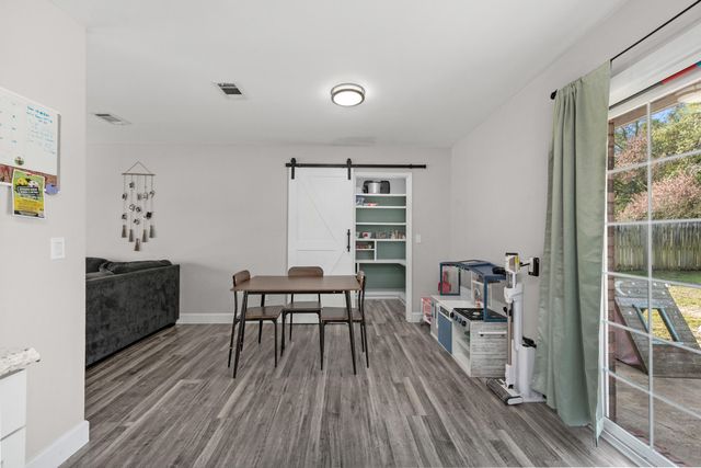 827 Blvd De L Orleans, Mary Esther, FL 32569