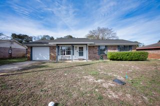 827 Blvd De L Orleans, Mary Esther, FL 32569