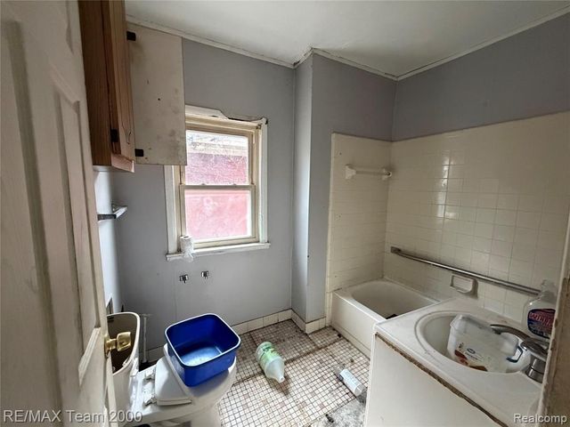 2301 Fullerton Street, Detroit, MI 48238