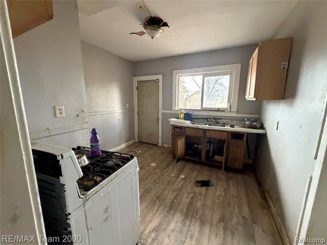 2301 Fullerton Street, Detroit, MI 48238