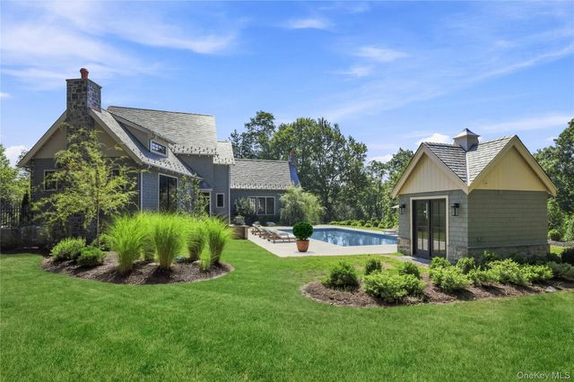 2 Barry Court, Katonah, NY 10536