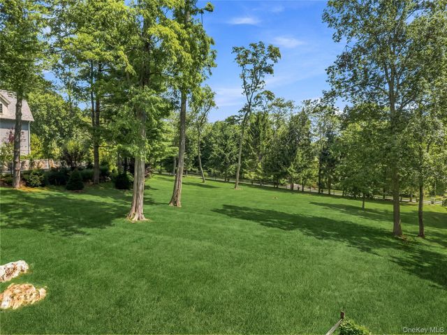 2 Barry Court, Katonah, NY 10536