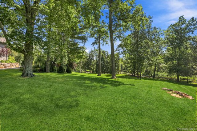 2 Barry Court, Katonah, NY 10536