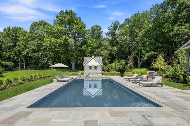 2 Barry Court, Katonah, NY 10536