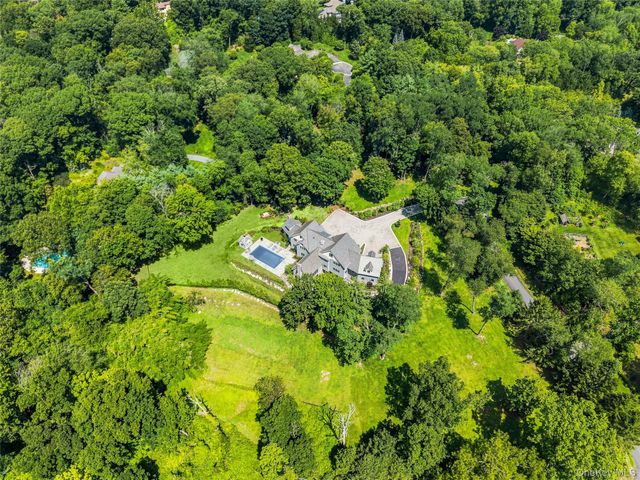 2 Barry Court, Katonah, NY 10536