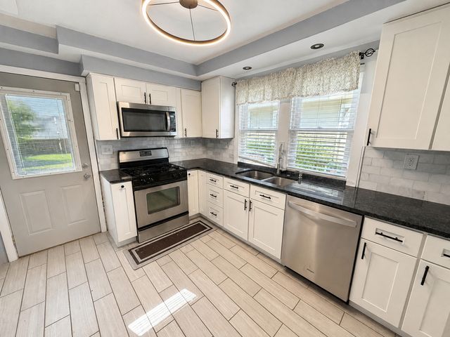 202 Dawson Avenue, Rockford, IL 61107