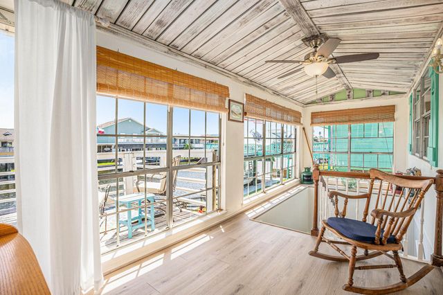 1223 Sailfish Street, Bayou Vista, TX 77563