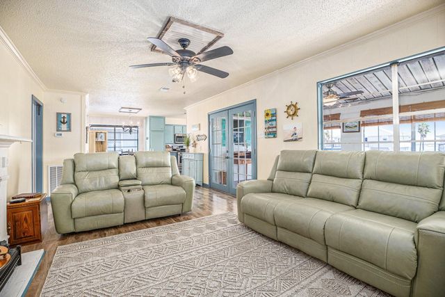 1223 Sailfish Street, Bayou Vista, TX 77563