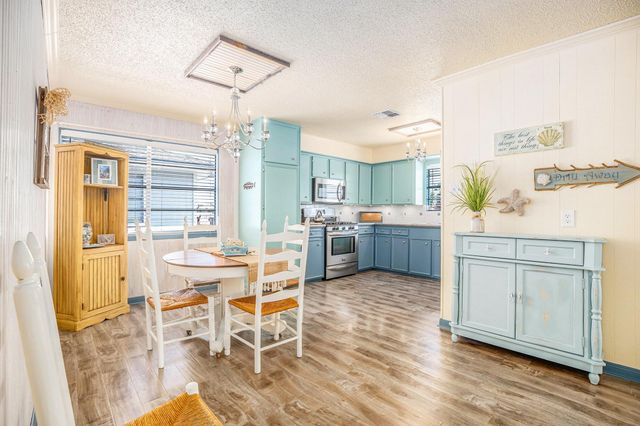 1223 Sailfish Street, Bayou Vista, TX 77563
