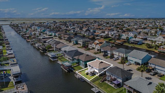 1223 Sailfish Street, Bayou Vista, TX 77563