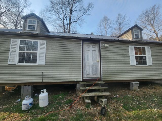 1200 Bloom Landing Rd, Charlotte, TN 37036