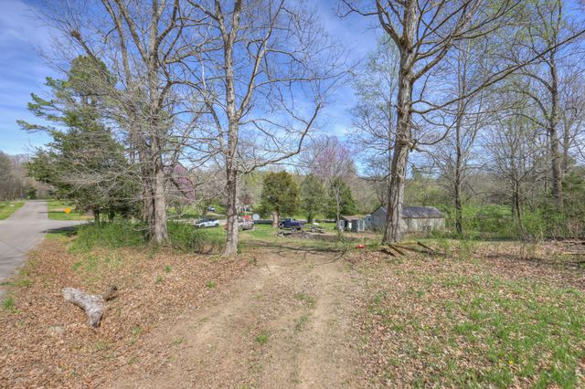 1200 Bloom Landing Rd, Charlotte, TN 37036