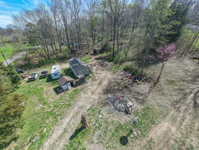 1200 Bloom Landing Rd, Charlotte, TN 37036