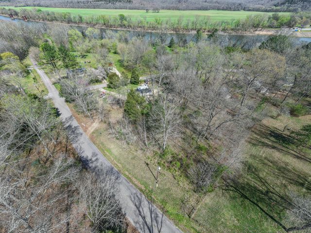 1200 Bloom Landing Rd, Charlotte, TN 37036