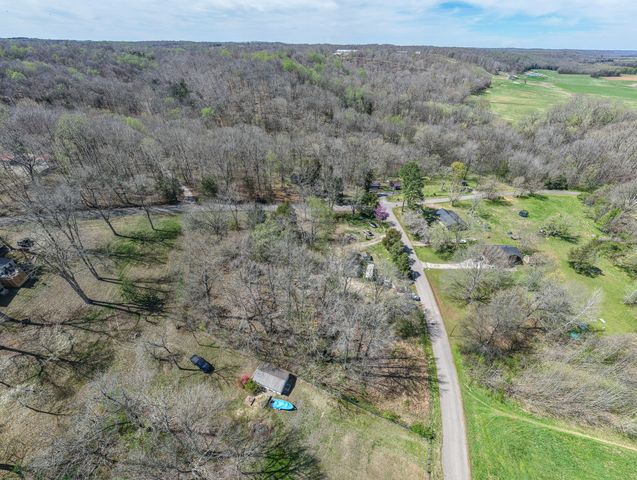 1200 Bloom Landing Rd, Charlotte, TN 37036