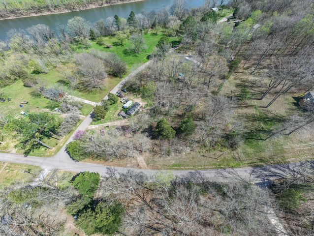 1200 Bloom Landing Rd, Charlotte, TN 37036