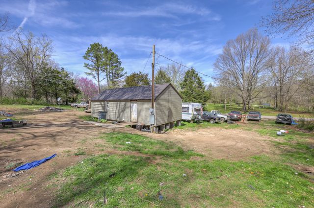 1200 Bloom Landing Rd, Charlotte, TN 37036