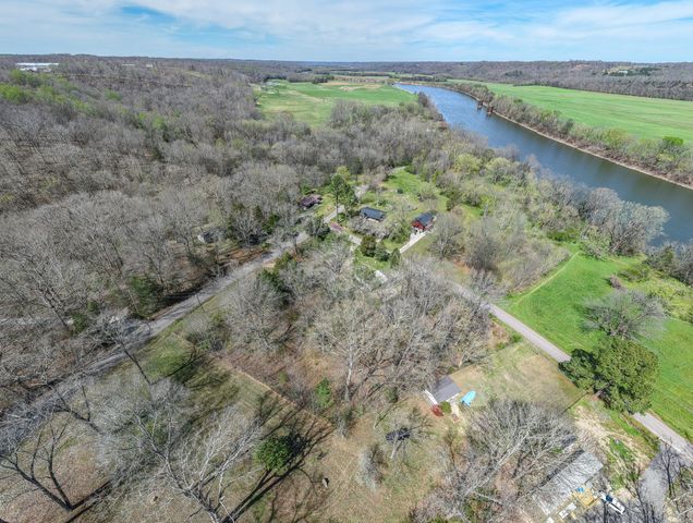 1200 Bloom Landing Rd, Charlotte, TN 37036