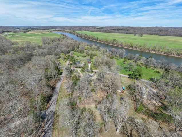 1200 Bloom Landing Rd, Charlotte, TN 37036