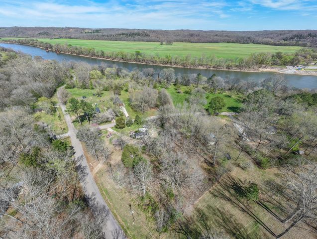 1200 Bloom Landing Rd, Charlotte, TN 37036