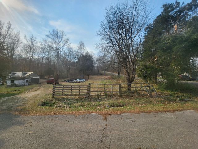 1200 Bloom Landing Rd, Charlotte, TN 37036