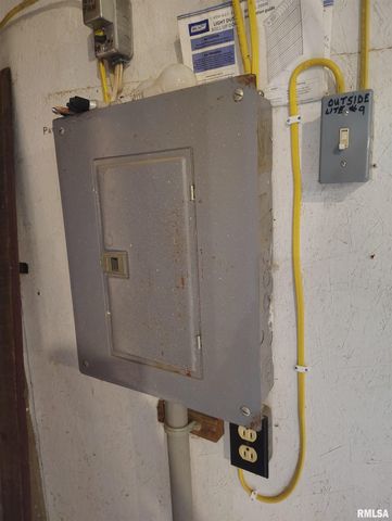 15701 E Highway 9, Canton, IL 61520